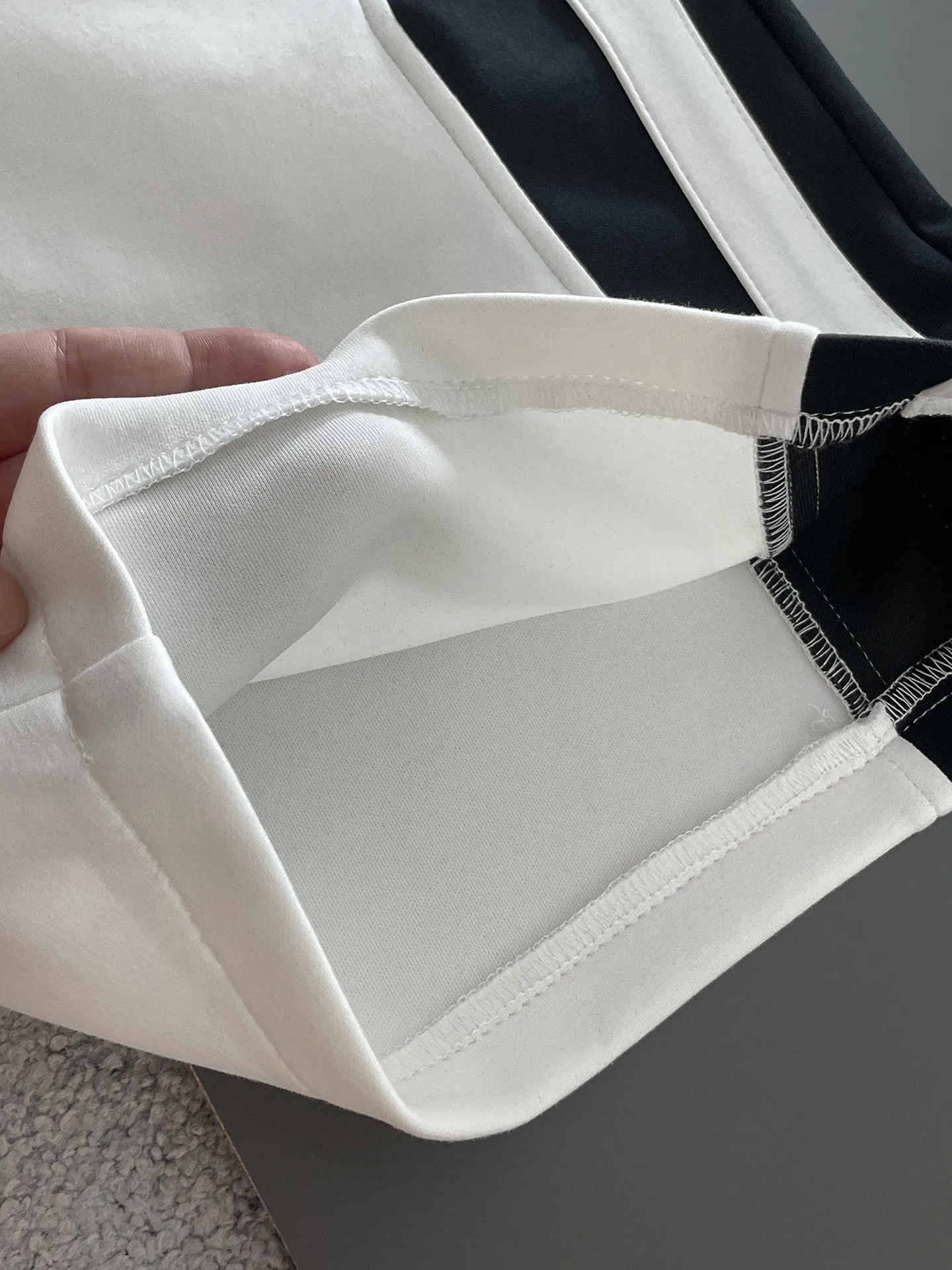 Balenciaga's three-standard complete 2026 summer New Arrival men's casual shorts, advanced custom-made Breathable fabric, Breathable fabric, extremely stretchy and comfortable, impeccable details, top-grade accessories, original logo design concept, delicate and soft feel! The upper body fit is awesome! Size: M-XXXL Please state your height and weight when ordering